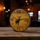 Wanduhr aus Altholz mit Hirschsilhoette und Metallring